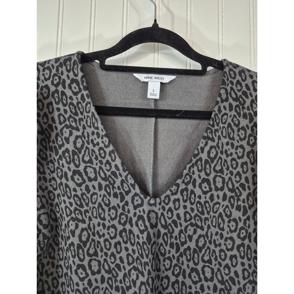 Nine West Leopard Print Ruffle Shoulder V-Neck Sweatshirt Dress Gray Size Large - Picture 4 of 10
